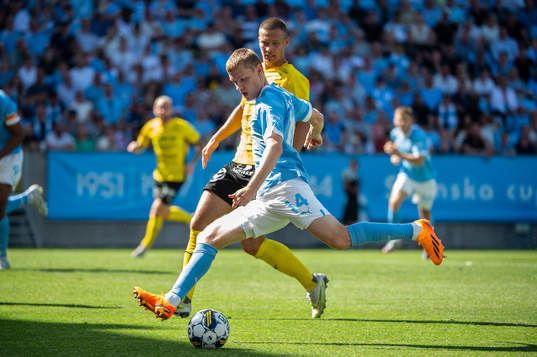 Malmö FFs Sebastian Jörgensen  och Mjällbys Arvid