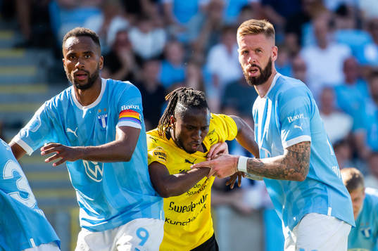 Malmö FFs Isaac Kiese Thelin och Pontus Jansson mot