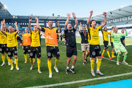 Mjällbys spelare jublar