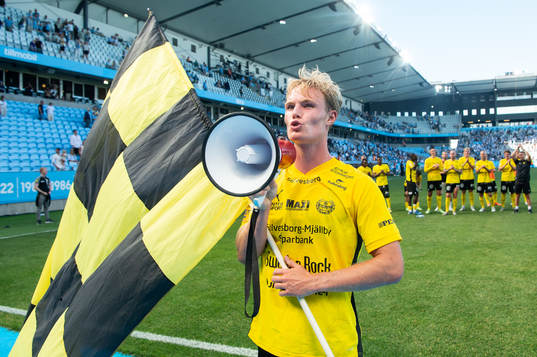Mjällbys Max Fenger jublar