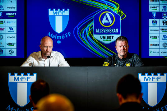Malmö FFs tränare Henrik Rydström och Mjällbys tränare
