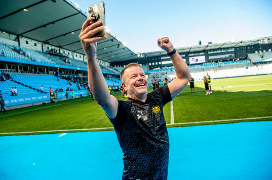 Mjällbys tränare Anders Torstensson jublar