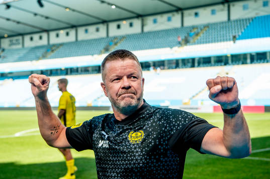 Mjällbys tränare Anders Torstensson jublar