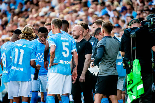Malmö FFs tränare Henrik Rydström med spelarna