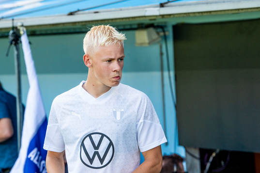Malmö FFs Otto Rosengren innan fotbollsmatchen i