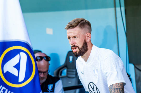 Malmö FFs Pontus Jansson innan fotbollsmatchen i