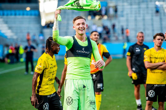 Mjällbys målvakt Noel Törnqvist jublar