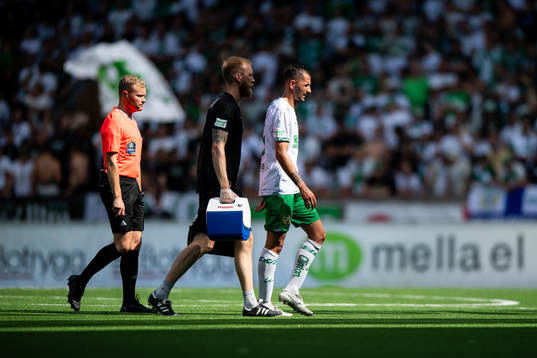 Hammarbys Loret Sadiku lämnar planen
