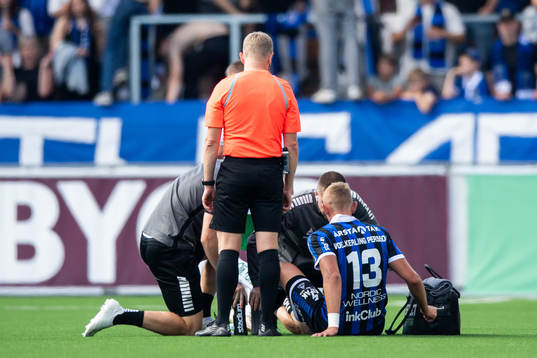 Sirius Jakob Voelkerling Persson har ont