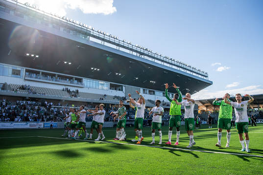 Hammarbys spelare jublar