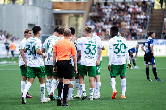 Hammarbys spelare jublar