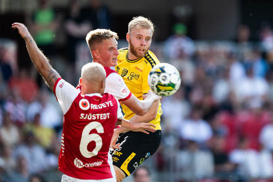 Kalmars Elias Olsson och Elfsborgs Sveinn Guðjohnsen
