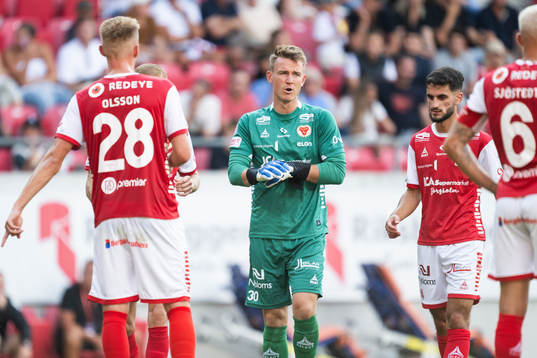 Kalmars målvakt Jakob Kindberg byts in