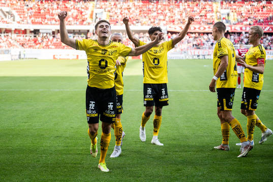 Elfsborgs Besfort Zeneli jublar