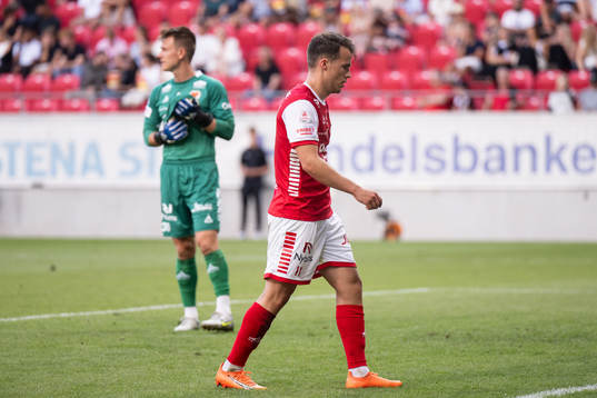 Kalmars Simon Skrabb och målvakt Jakob Kindberg deppar