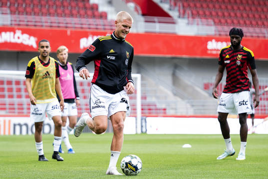 Östersunds spelare värmer upp