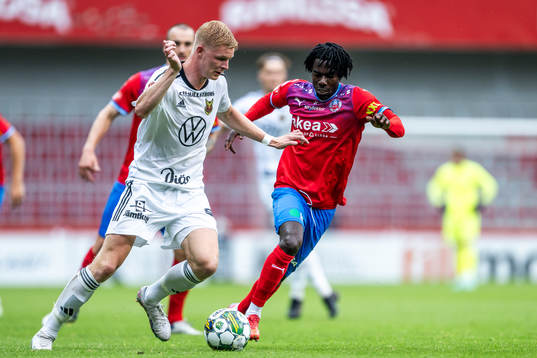 Östersunds Malcolm Stolt och Helsingborgs Benjamin Acquah