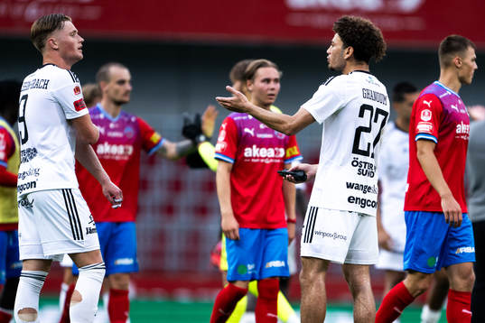 Östersunds Sebastian Karlsson Grach och Ziad Ghanoum deppar