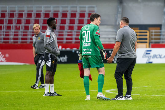 Östersunds målvakt Andrew Robert Mills och tränare