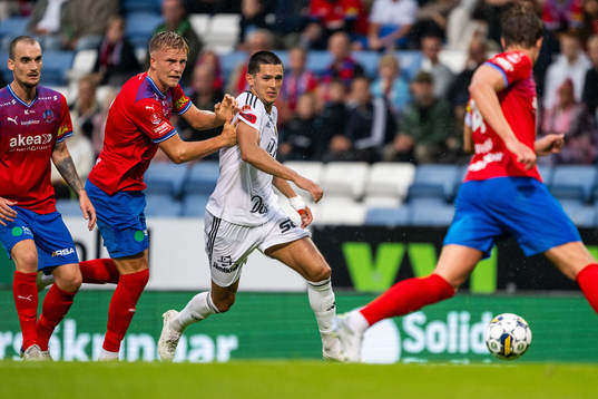 Helsingborgs Casper Widell och Östersunds Sadmir Zekovic