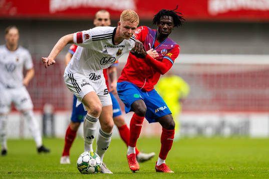 Östersunds Malcolm Stolt och Helsingborgs Benjamin Acquah