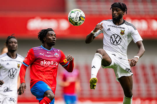 Helsingborgs Benjamin Acquah och Östersunds Mansour Sinyan