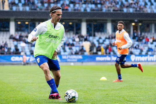IFK Göteborgs Lucas Kåhed värmer upp