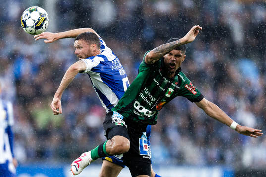 Varbergs Oliver Stanisic och IFK Göteborgs Marcus Berg