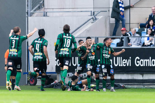 Varbergs Dion Krasniqi jublar med lagkamrater