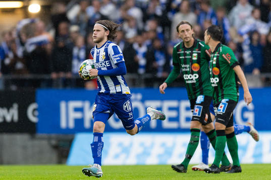 IFK Göteborgs Gustaf Norlin med bollen