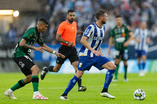 Varbergs Luke Le Roux och IFK Göteborgs Marcus Berg