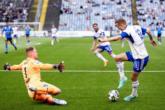Halmstads målvakt Malkolm Nilsson Säfqvist och IFK