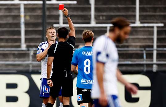 IFK Norrköpings Marco Lund Nielsen får rött kort