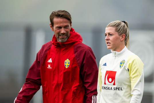 Physiotherapist Magnus Andersson and Olivia Schough of the