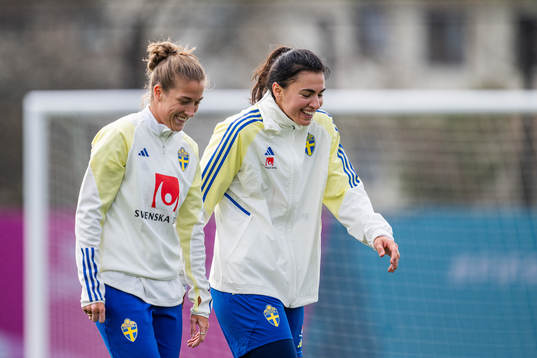 Filippa Angeldahl and goalkeeper Zecira Musovic of the