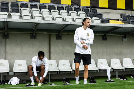 Franklin Degaulle Tebo Uchenna och Amor Layouni of Häcken