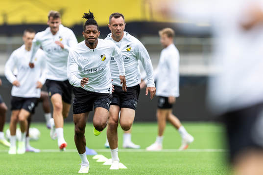 Franklin Degaulle Tebo Uchenna and Even Hovland of Häcken