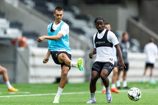 Tobias Carlsson and Ibrahim Sadiq of Häcken