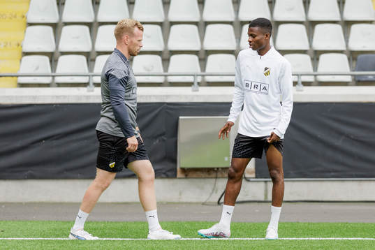 Kári Svensson and Akoua Romeo Amane of Häcken