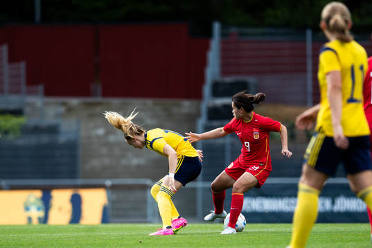 Matilda Vinberg of Sweden and Lihong Yin of China