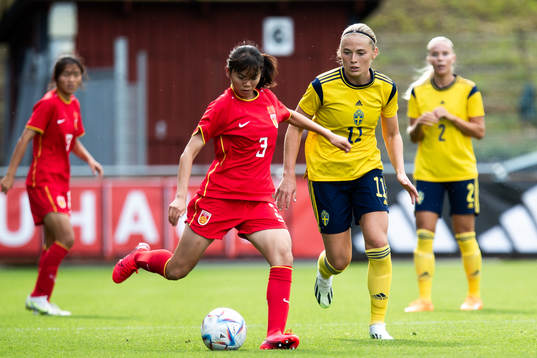 Lejiao Xia of China and Paulina Nyström of Sweden