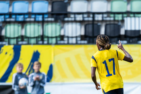 Evelyn Ijeh of Sweden celebrates