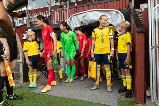 Ruiqi Qiao of China and Marika Bergman Lundin of Sweden