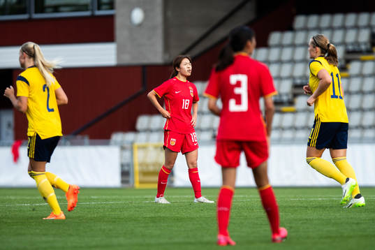 Chenxi Zhang of China looks dejected