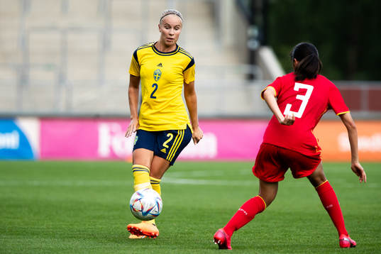 Stina Lennartsson of Sweden and Lejiao Xia of China