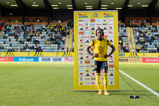 Evelyn Ijeh of Sweden being interviewed