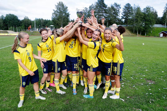 Sveriges spelare jublar