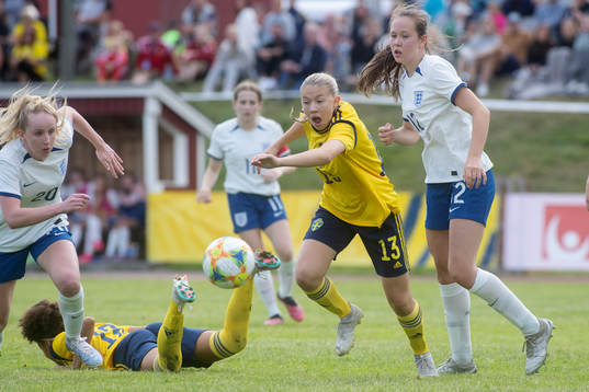 Sveriges Paula Broddner Klingspor och Englands Cecily