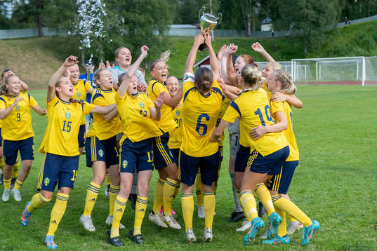 Sveriges spelare jublar