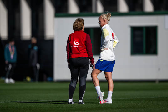 Physio Annica Näsmark and Caroline Seger of the Swedish